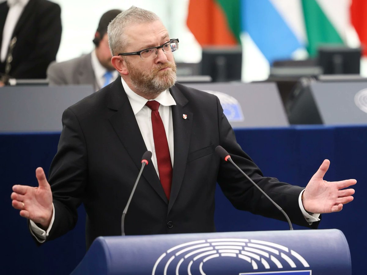 Nexom_Maciej's tweet image. Jeśli partia Grzegorza Brauna nie dostanie zakazu startu wyborach to znaczy, że w Polsce demokracja ma się fatalnie.

Przypomnę:
- W Mołdawii zakazano startu prorosyjskim ugrupowaniom
- W Rumunii zakazano startu prorosyjskiemu kandydatowi
- We Francji zakazano startu Le Pen