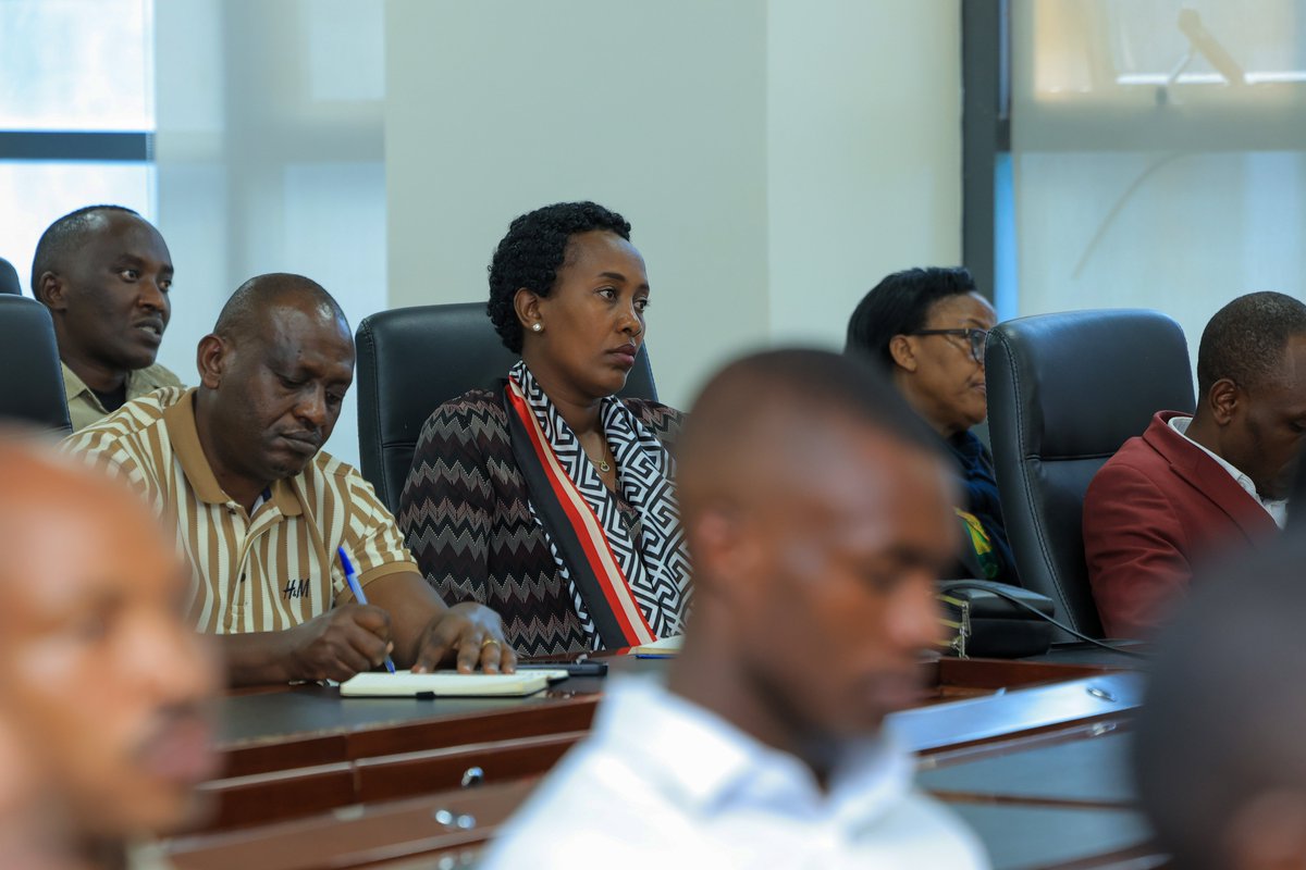 IntekoyUmuco's tweet image. Uyu munsi #IntekoyUmuco yamuritse ku mugaragaro ibitabo byashyizwe mu buryo bw’amajwi (audio books) ku nshuro ya mbere, mu rwego rwo koroshya isoma ry’ibitabo no kubungabunga umurage. Ibyo bitabo ni:

1⃣ Indangagaciro z’umuco w’u #Rwanda : Igitabo nyobozi (MINISPOC, 2018);

2⃣…