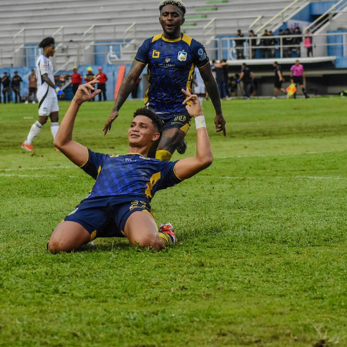 Llegará a la manada?

Información de <a href="/DatitoRiveraPty/">Roberto Rivera</a> que indica un posible refuerzo para Plaza Amador es Gianni Cagua

Cagua jugó en Lpf con Potros del Este donde sumó 5 Goles y 1 Asistencia en 12 Partidos antes de irse a Delfin donde disputó 32 partidos y sumó 1 Gol

#DatoAA