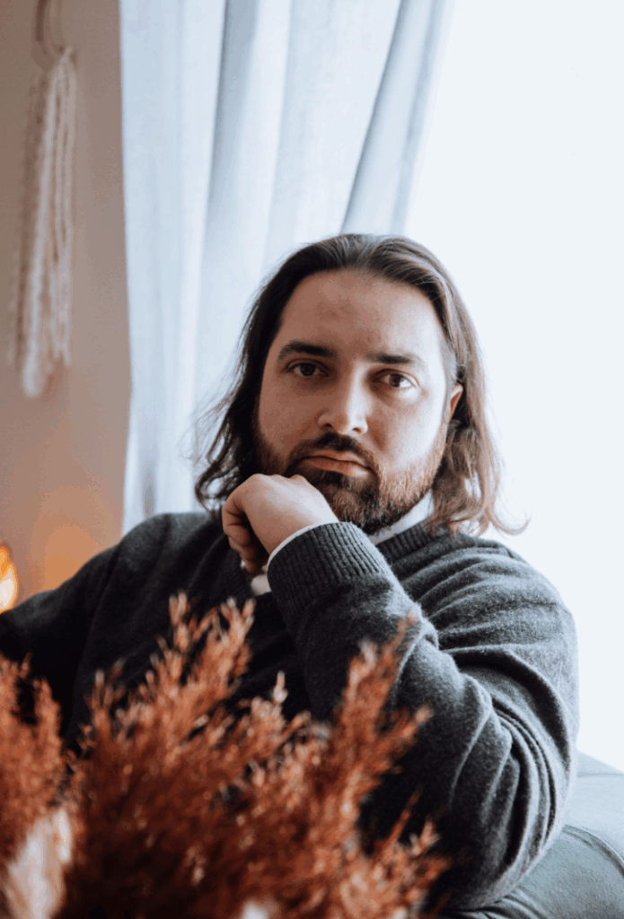 Missouri_Review's tweet image. “To Narcan” by Alejandro Lucero is our Poem of the Week.

Read the poem and the artist's statement here: missourireview.com/to-narcan-by-a…