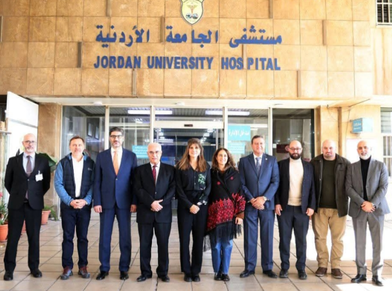 الأميرة دينا مرعد تزور مستشفى الجامعة وتطّلع على أوضاع أطفال غزة 