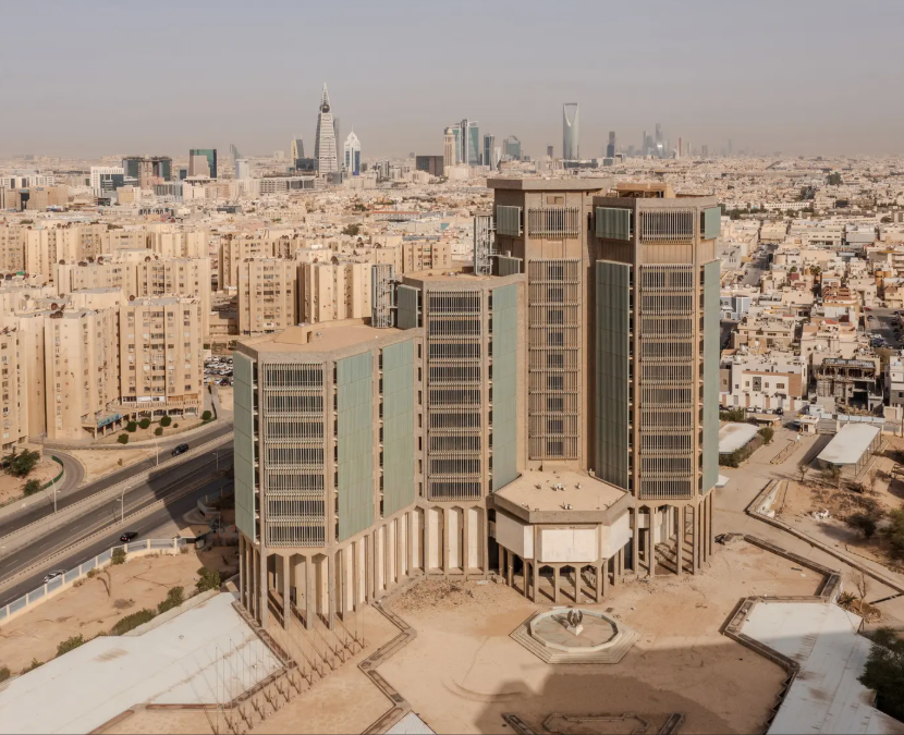 Naif_Alghamdi_'s tweet photo. وزارة البرق والبريد والهاتف (أبراج الاتصالات حالياً)

المالك: مجموعة stc 
المصمم: غير معروف
المقاول: سيف نعمان سعيد وشركاه
الافتتاح: 1982م

من شواهد مرحلة الطفرة الاقتصادية مطلع الثمانينيات الميلادية

مزيدًا من المعلومات، الصور، الرسومات، وأكثر هنا:  
https://t.co/PlKCY334oM

مشروع #ذاكرة_الرياض
(@stc)