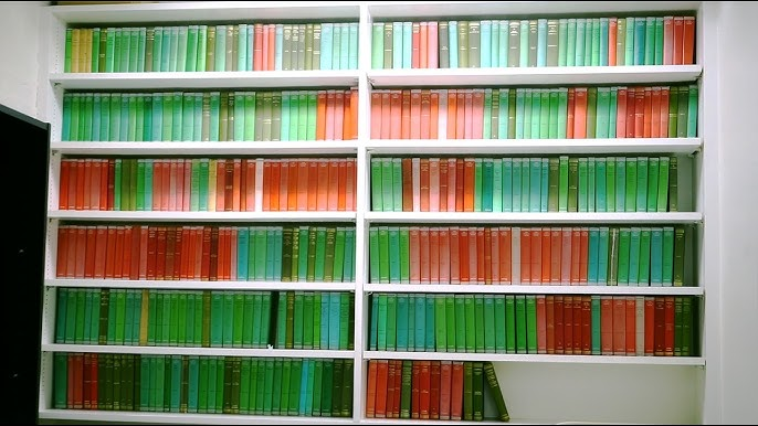 All I want for Christmas is the complete Loeb Classical Library collection. 📕📗🎄