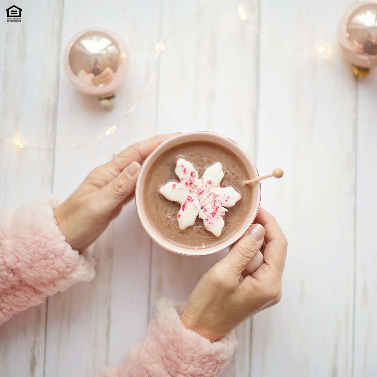 SummerKeyofAL's tweet image. Sweater weather calls for hot cocoa and holiday cheer. ☕️✨ Happy holidays! 🎄