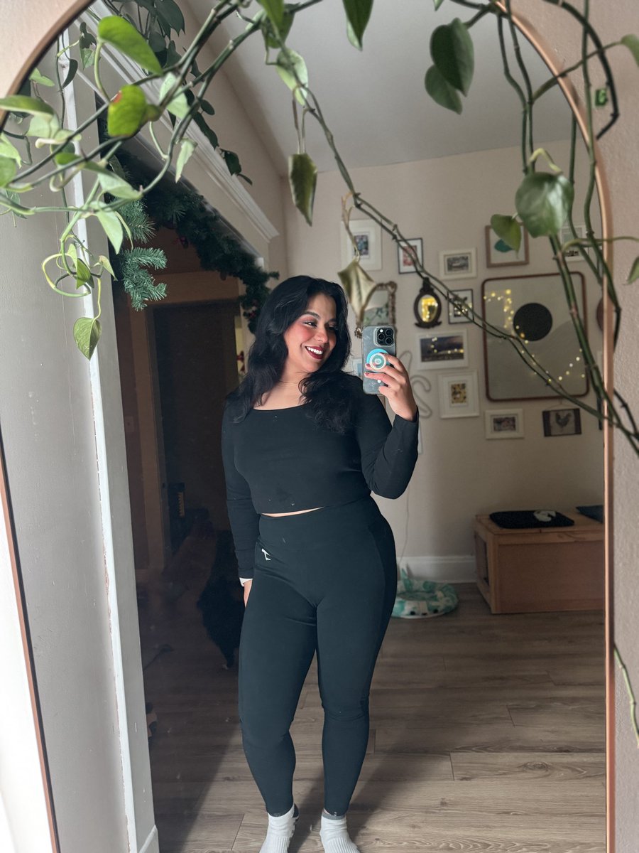 ♥️✨HAPPY MONDAY ✨♥️

I spilled toothpaste on my shirt but I heard somewhere that’s good luck 

twitch.tv/peachysaiyan