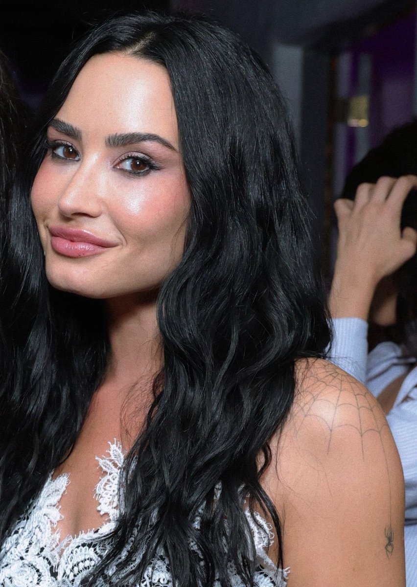 theholydemi's tweet photo. https://t.co/lRZ3MnMUMZ