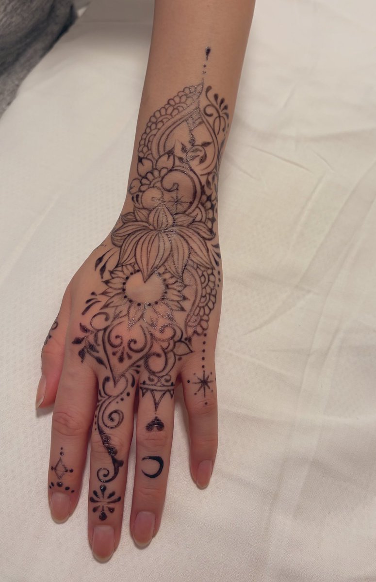 メヘンディ・アート ☪︎*｡꙳ 娘6年生 ジャグアタトゥー 子どもにも安心の染料を 使ってい