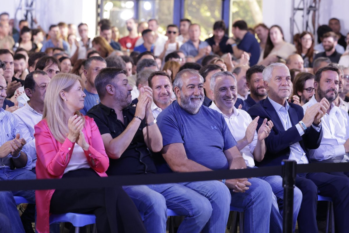larroqueandres's tweet photo. En Ensenada, participamos del Plenario del @MOVIMIENTODAF que encabezó @Kicillofok

Tenemos el gran desafío de devolverle la esperanza al pueblo y convocar a todos los sectores que defienden el federalismo, el trabajo, la producción y la soberanía, a construir una alternativa nacional para sacar a la Argentina adelante🇦🇷✌️