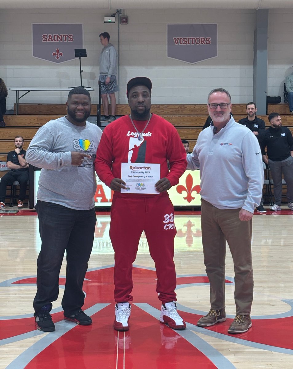 Cover1nonprofit's tweet image. Always down to support @804Coach4Change Community Classic!  #greatpeople #greatmission
And congrats to @CoachSteLew on his induction into @HenricoHighSch ‘s Athletic HOF over the weekend!