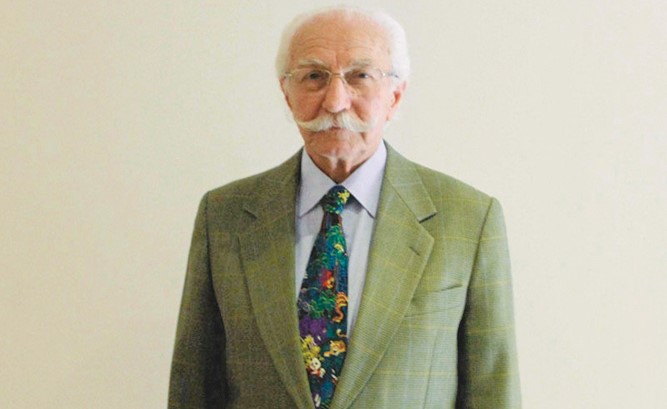 حسام تحسين بيك: وظّفوا أقلامكم لخدمة وطنكم 