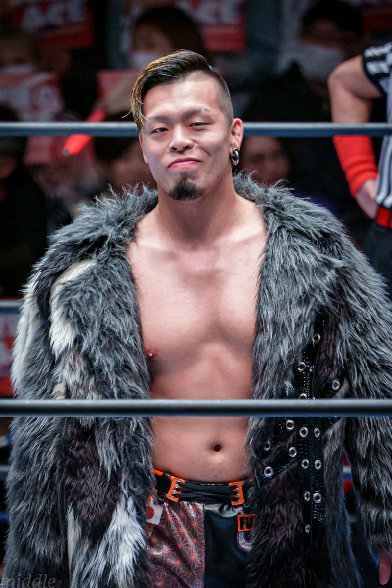 客席一面のタナの応援ボードを見て 2025.12.22 後楽園ホール #藤田晃生