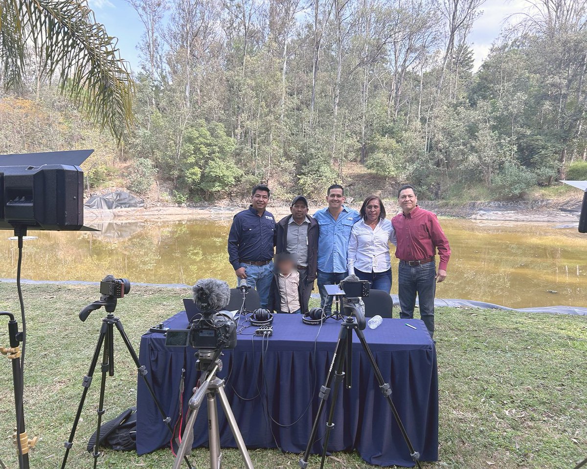 De visita en el CDT Salvador Lira López del <a href="/FIRA_Mexico/">FIRA</a> tuve la oportunidad de platicar con su director general, Actuario Alan Elizondo Flores, espeen el episodio #99 en #SemilleroAgropodcast ¡Quedó genial!