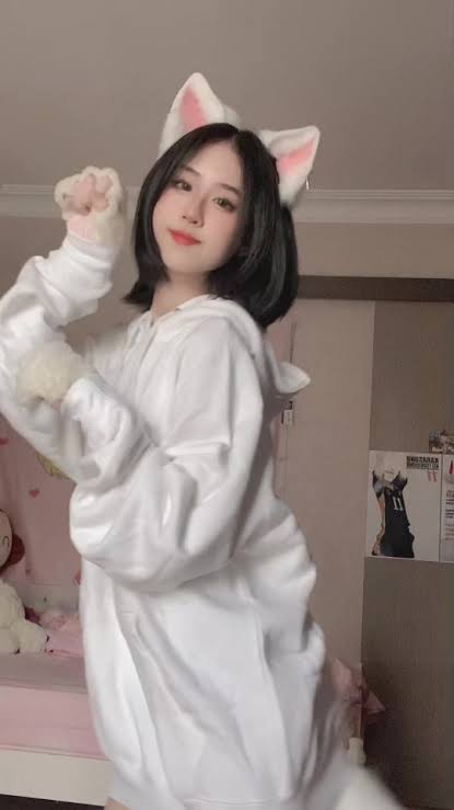 BamiSolami's tweet image. When $catgirls? Lel