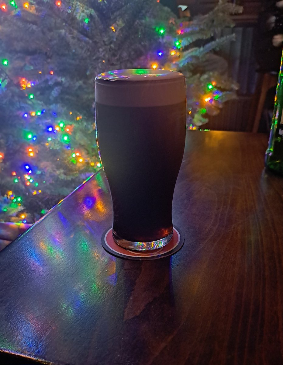 rayzer1981's tweet image. Not excited about xmas anymore so just been working most of the month, quiet night off and chilling. 
Pints are decent too, stay safe and don't go too mad over the next few days.
