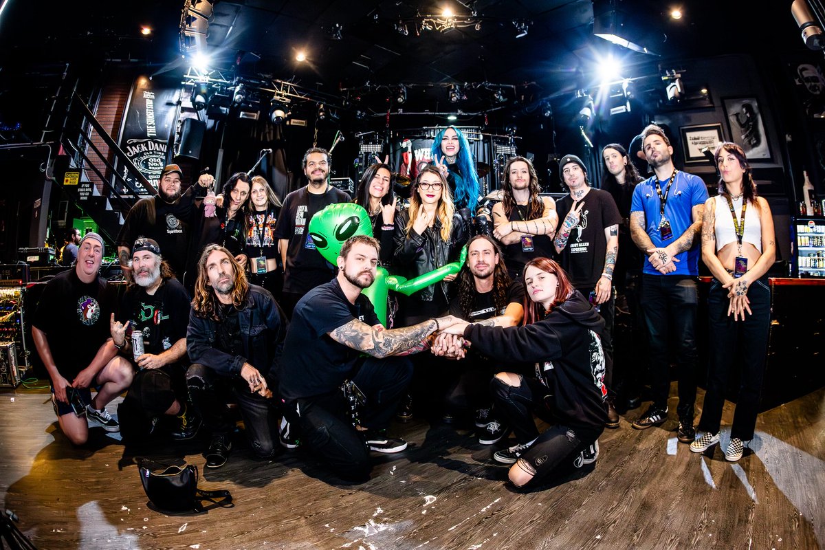 𝕸𝖎𝖝𝖎 tweet media