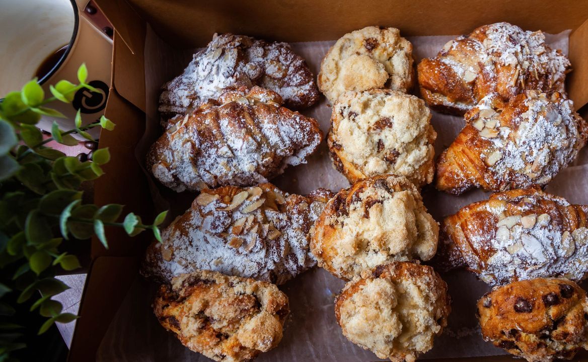 Ignitespaces's tweet image. Having a meeting soon?  Check out Momentum Coffee's breakfast samplers, which includes assorted pastries and coffee that will #PowerUP your day!

For more information click here:
order-momentum-coffee.square.site/?location=11ed…

#iginitespaces #momentumcoffee #momentumcoffeechicago #breakfastcatering #ke