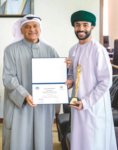 وزير التعليم العالي والبحث العلمي يكرّم فريق «صيد ثعالة» 