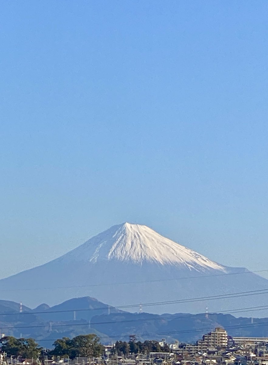 tamiyainc's tweet image. おはようございます。12月23日火曜日。
雨や曇りの日が続いた静岡ですが、今朝は数日ぶりに富士山の姿が見られました。
現在の静岡市の気温は7度。寒い日が続きますので、どうぞ体調に気をつけてお過ごしください。
本日もよろしくお願いいたします😊