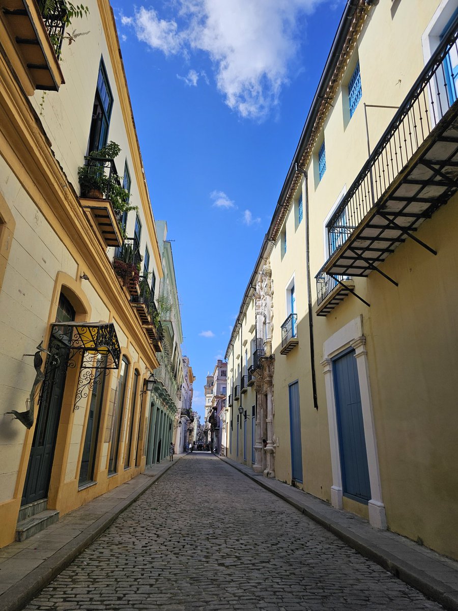 yosoygelo's tweet photo. #Havana #Cuba 🇨🇺 https://t.co/PfKON7LLzM