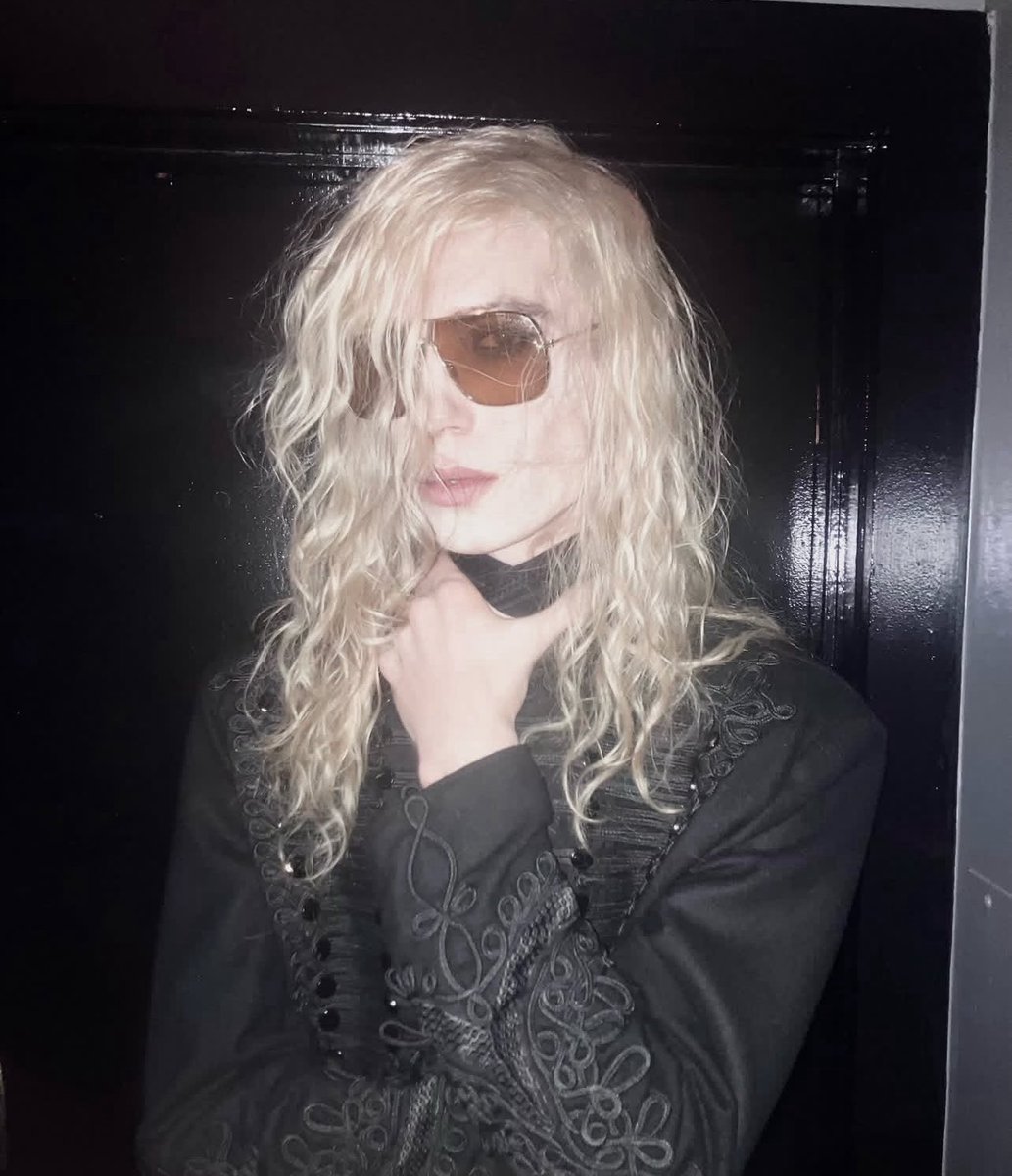 proxysoda's tweet image. my mom: do you want cinnamon or regular apple sauce
me: i don’t care bitch i’m 2 (years old)