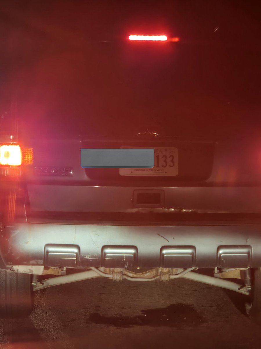 decindc's tweet image. PSA-To folks who are driving with NO LIGHTS 2nite, folks were flashing lights SO WE COULD SEE YOU. If you haven't noticed, it's dark out. Stopping 2 make scene doesn't change it #MDTRAFFIC #BlessYourHeart