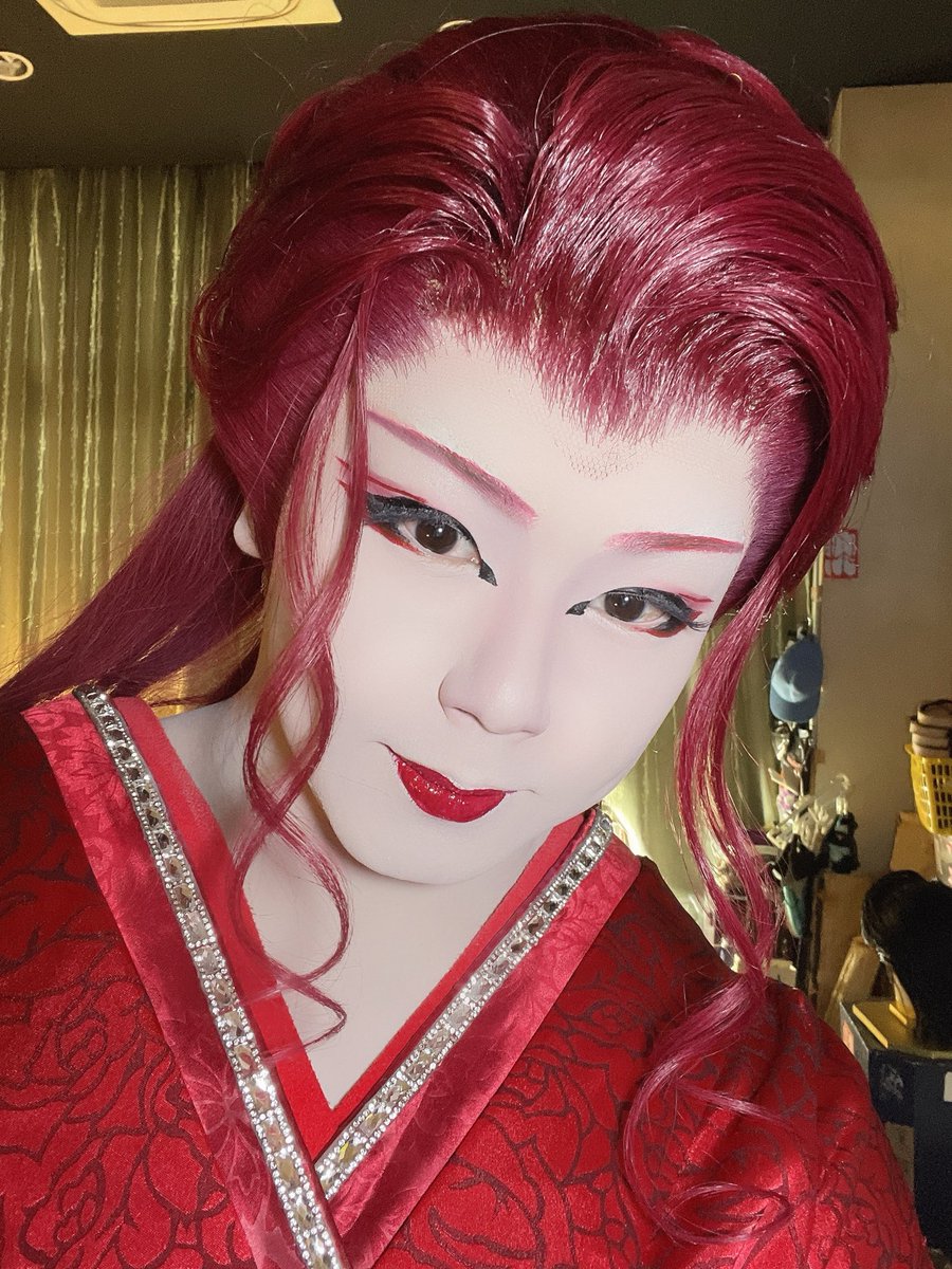 #劇団錦
#カムイ龍虎
昨日は浅草木馬館で公演中の劇団章劇さんのところにゲスト出演でした！
 沢山のお客様観にきていただきありがとうございました✨
最高っーーーに！楽しい公演でした☺️
お客様と一体となって盛り上がる事ができ嬉しかったです✨
来年関東公演は7〜11月を予定しております！