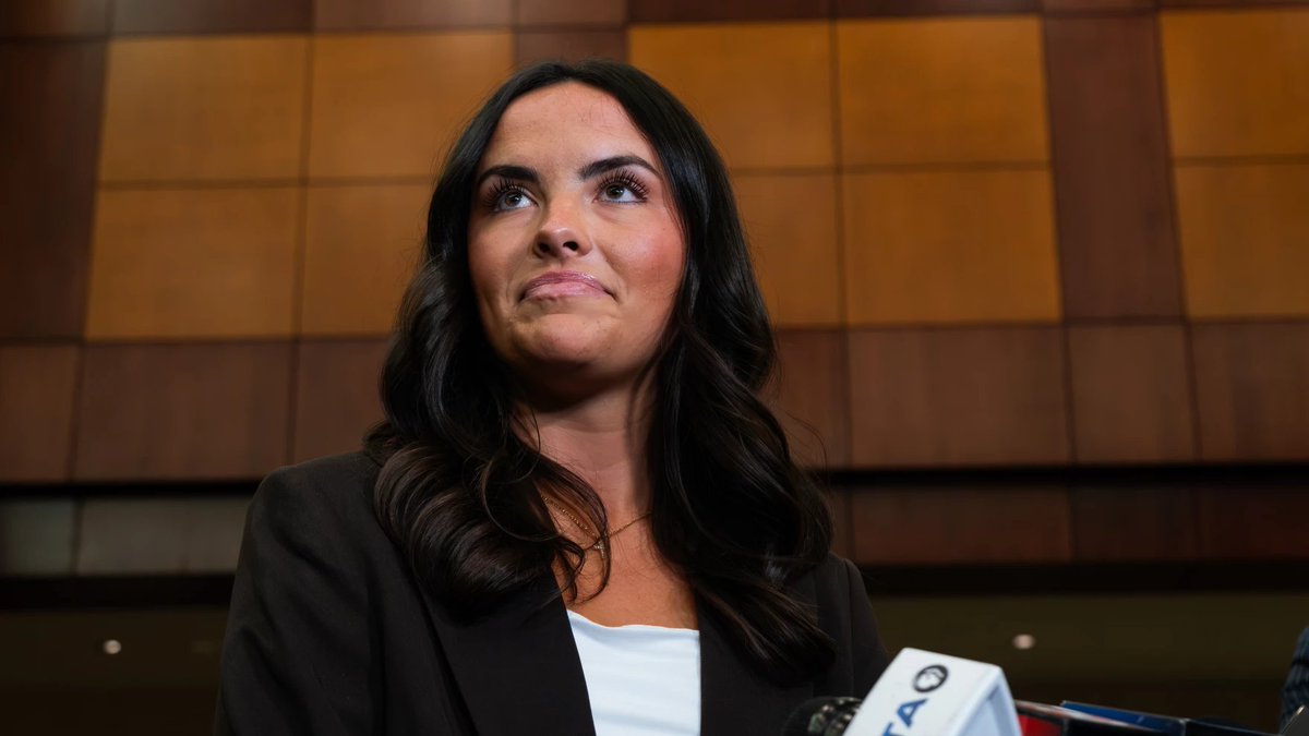 EricLDaugh's tweet image. 🚨 BREAKING: University of Oklahoma STRIKES DOWN transgender teacher who gave Christian student Samantha Fulnecky a ZERO on a paper that cited the Bible for gender roles.

The university has STRIPPED instructor Mel Curth of teaching duties.

VICTORY! 🇺🇸🇺🇸