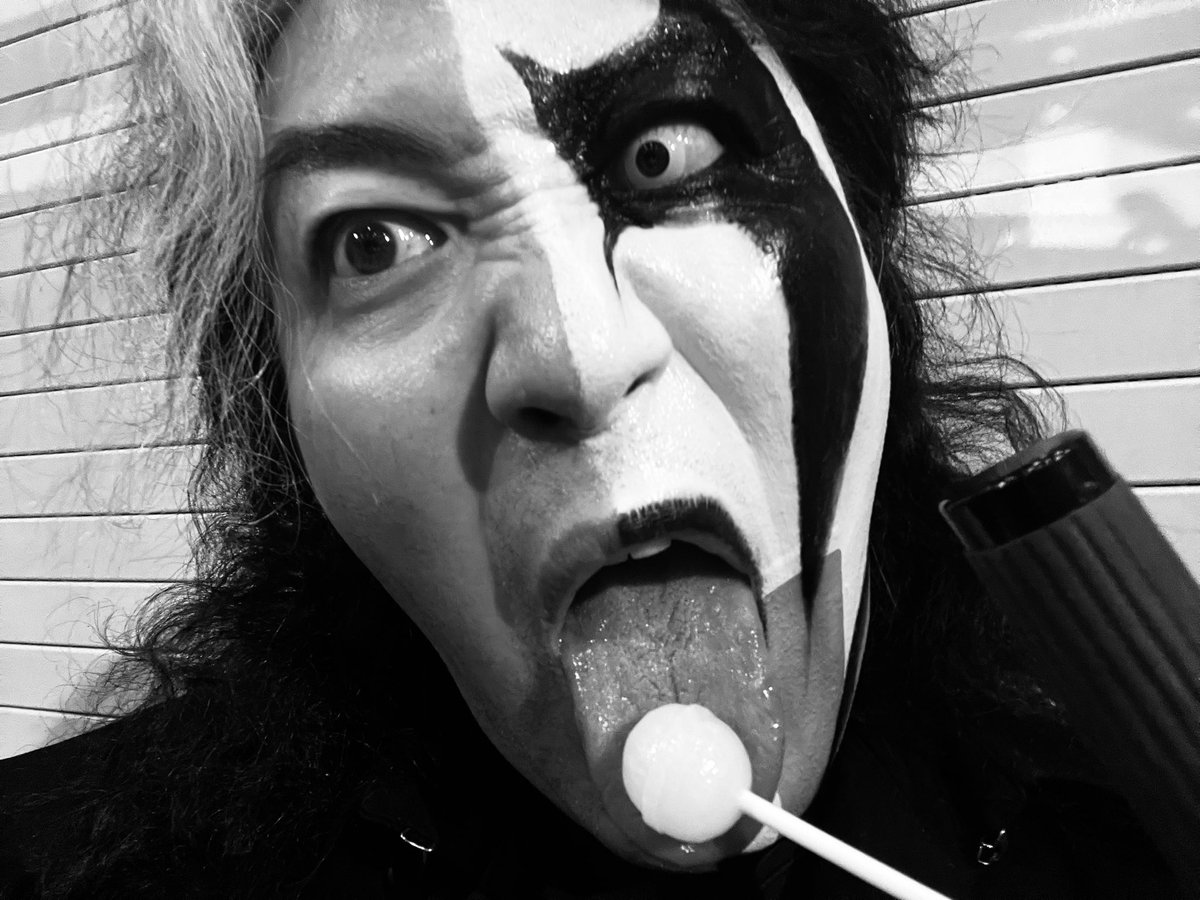 撮影、握手、会話、全てヨシタツストップ。 自認”美女”はこっそり連絡