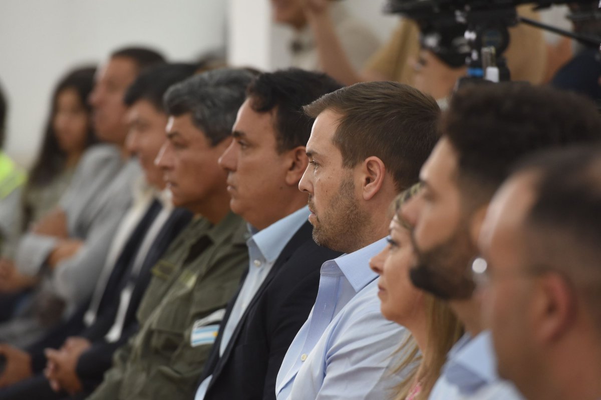 alfredocornejo's tweet image. Pusimos en marcha una especialización para inspectores del Estado con el objetivo de fortalecer las tareas de control y fiscalización de la actividad minera. Está dirigida a los equipos que intervienen a diario en el control de actividades industriales y ambientales, para que…