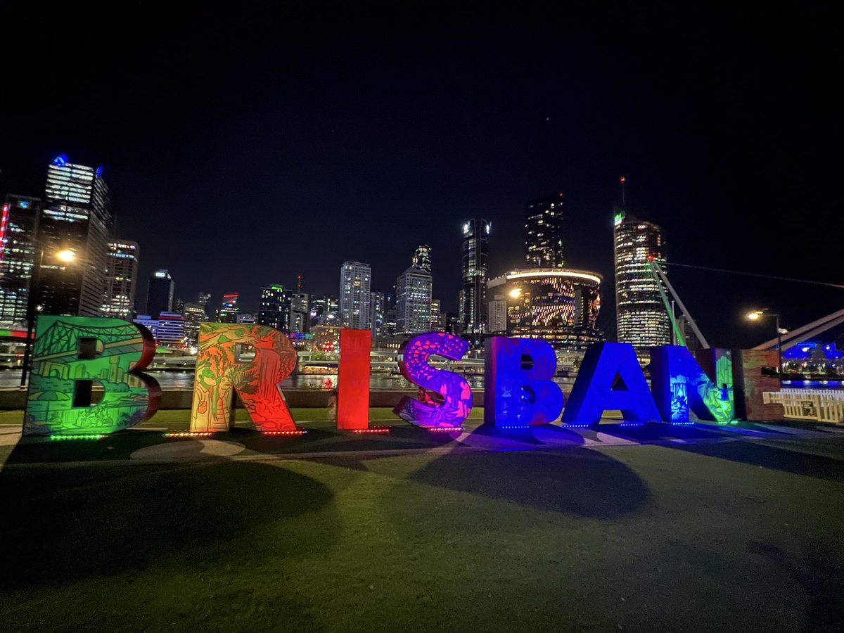 ibearmeow's tweet image. Brisbane really shows off—sunlit skyline by day, glowing city vibes by night. 
So beautiful, so stunning. Feeling very lucky to be here 💙🇦🇺 #Brisbane #CityViews #TravelVibes