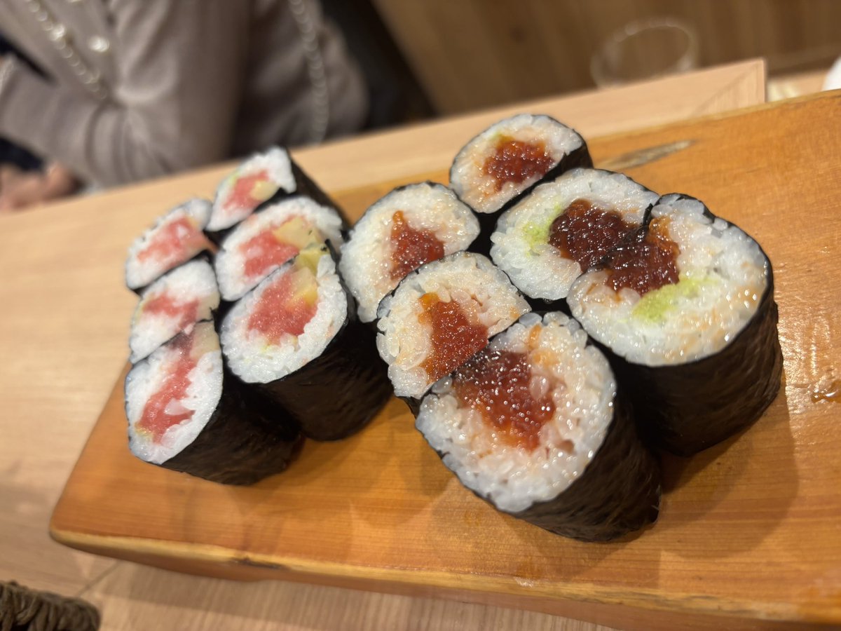 昨晩は神田次郎長寿司へ。
刺身美味しい、寿司も美味しい😋
#神田
#次郎長寿司
#古典酒場部
#一人呑み