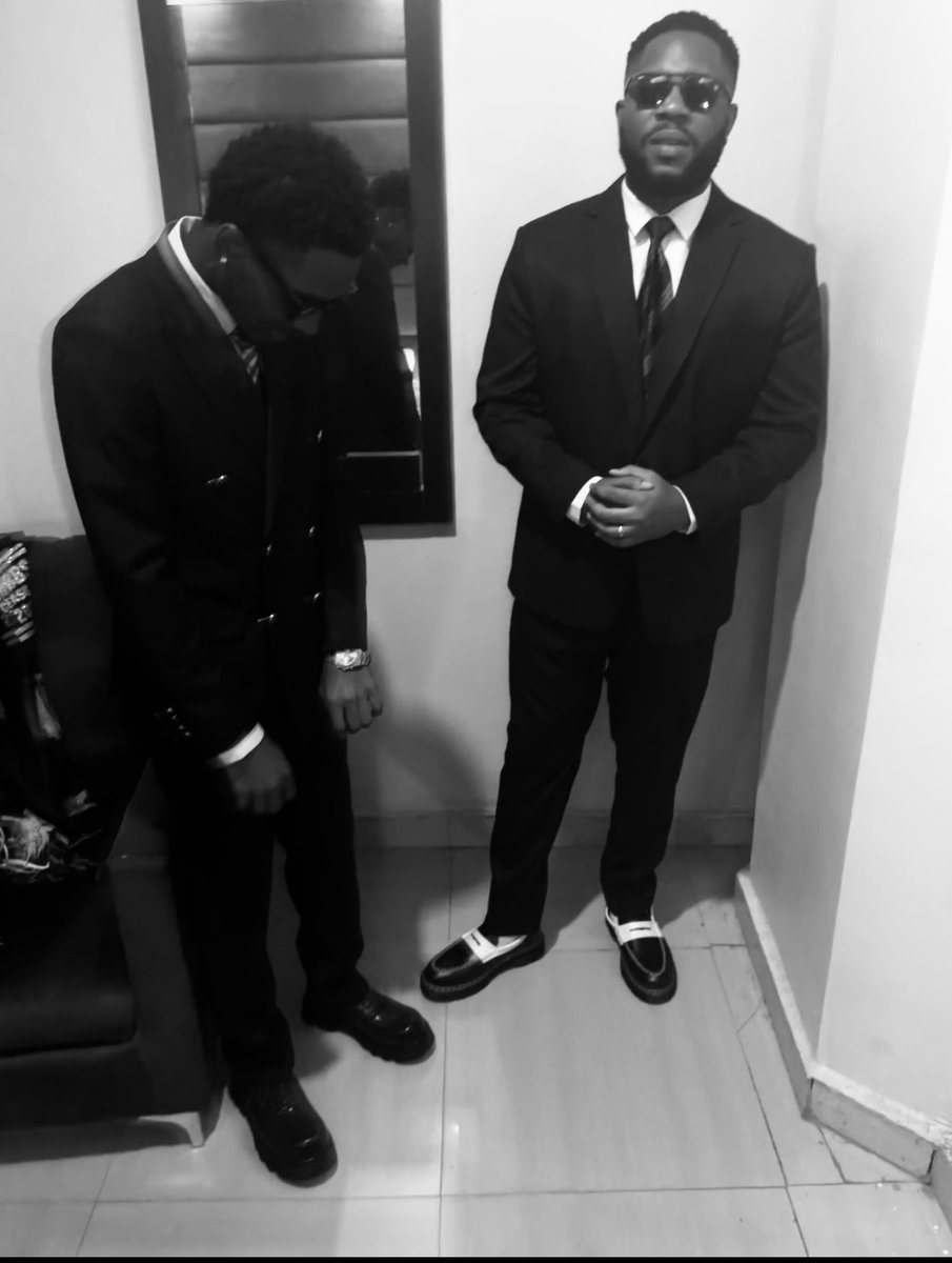 zik0ra's tweet image. graduated from med school w my $kis 🎓👨🏾‍⚕️🖤