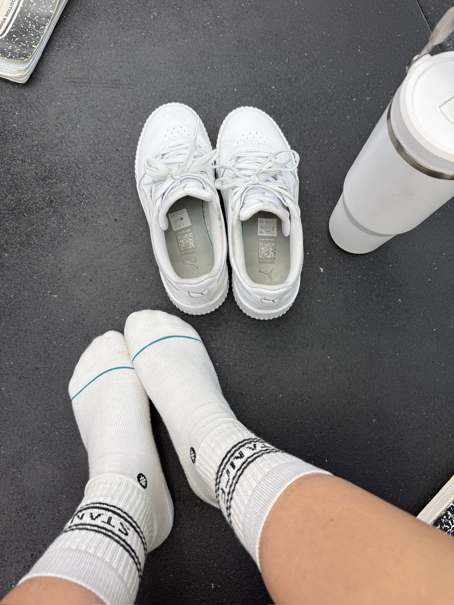 AlphaBratAlina's tweet image. Color Coordinating my workout attire 🤍