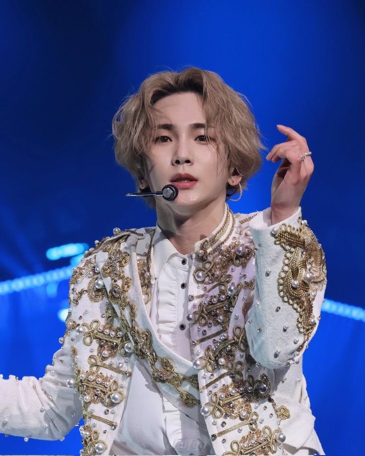 kibumiescl's tweet image. people fighting in my tl and i just here missing my prince💕

#WeStandWithKey