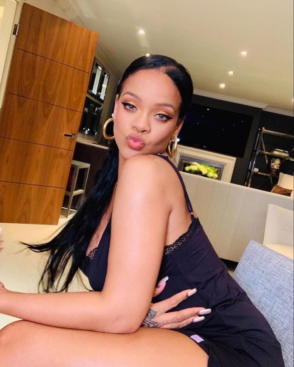 Rihanna | HQ tweet media