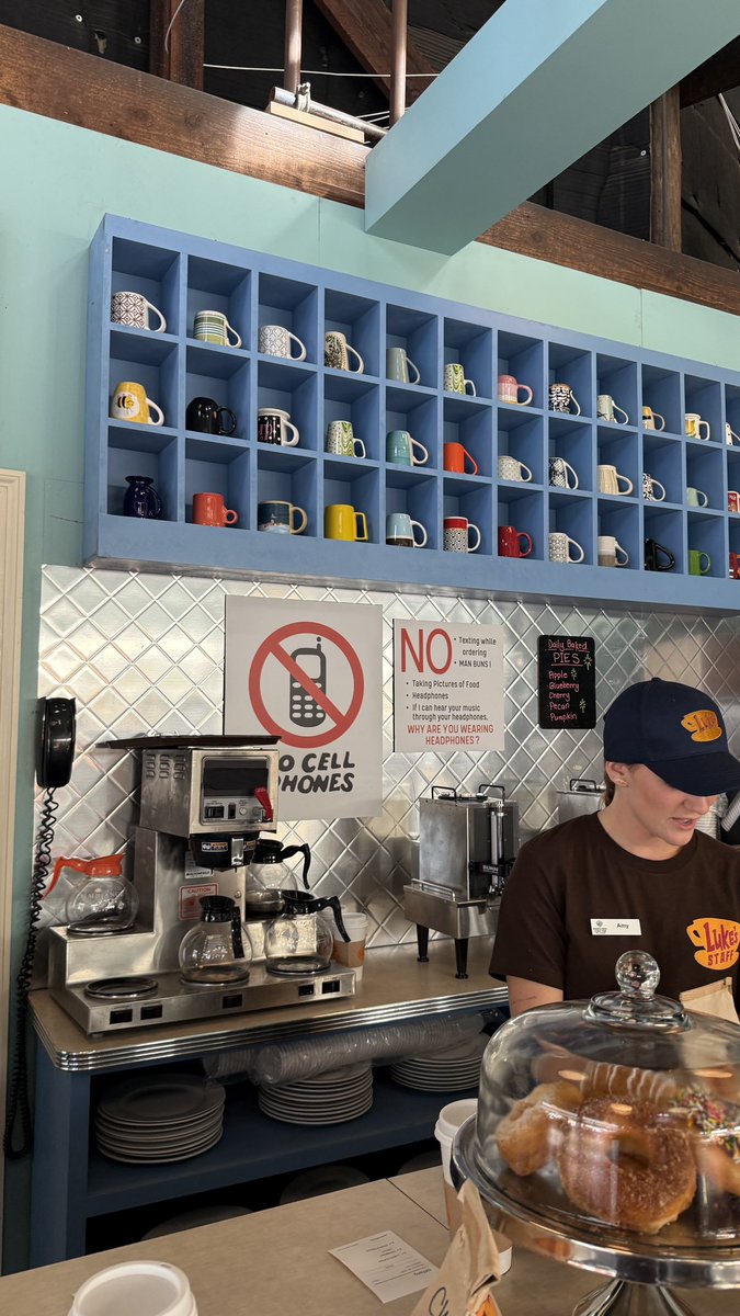 NessiesNotes's tweet image. Went to stars hallow 12/18 🫶🏻
Sooo much fun this year 
#lifetw #archivetwt