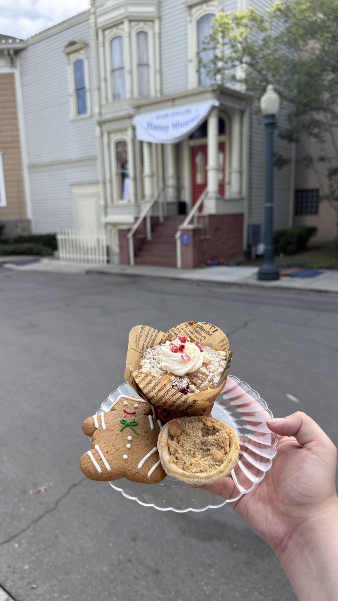 NessiesNotes's tweet image. Went to stars hallow 12/18 🫶🏻
Sooo much fun this year 
#lifetw #archivetwt