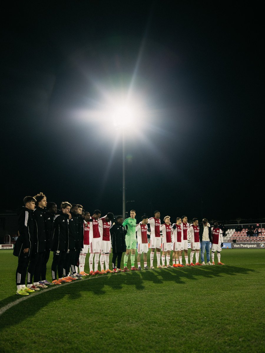 AFCAjax's tweet image. Jong Ajax wears black armbands and took a moment of silence before the match in honour of the tragic passing of Mark Verkuijl’s girlfriend.

Our thoughts are with Mark and his girlfriend’s family during these difficult times. We are all with you ♥️