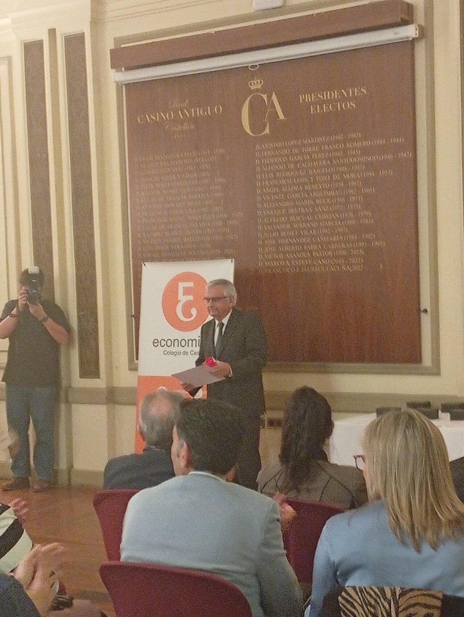 Imatges de l'acte del colegi d'economistes que es realitza en <a href="/CasinoAntiguo/">Real Casino Antiguo</a> 
#Castelló #colegieconomistes #noticies