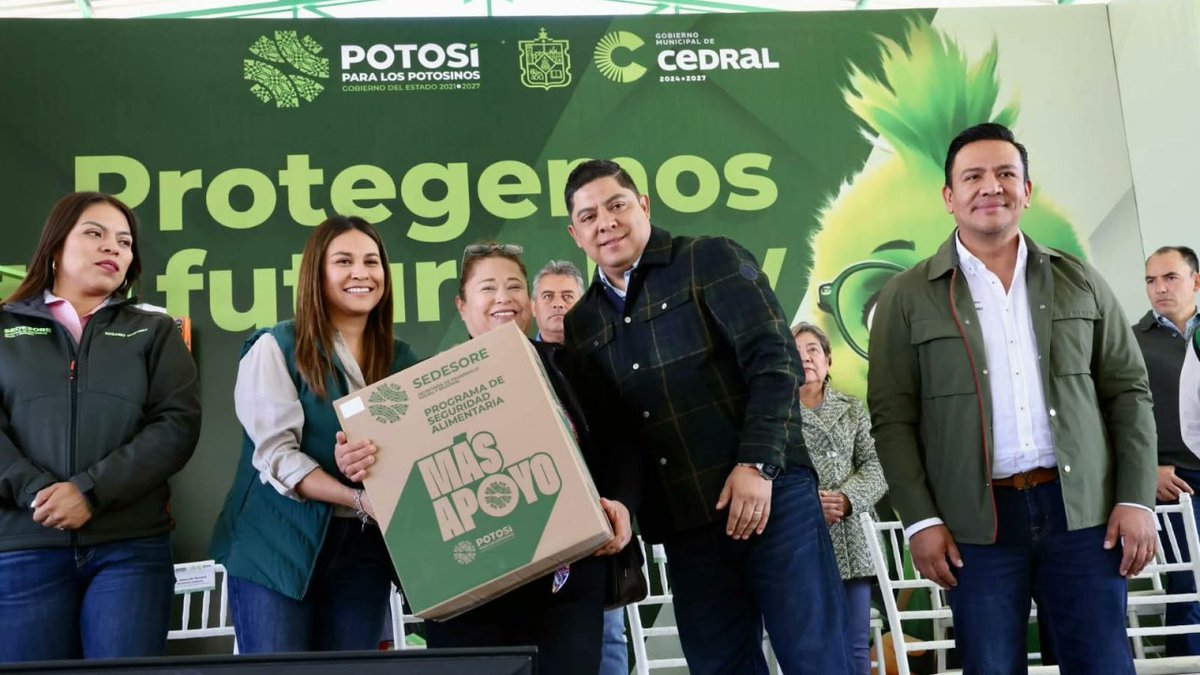 Mexico360_'s tweet photo. San Luis Potosí reduces poverty through social programs

San Luis Potosí lifted 340,000 people out of poverty across its four regions, according to INEGI’s 2024 multidimensional poverty measurement. This progress stems from more than 10 social programs, including food assistance, scholarships, pensions, free transportation, school supplies, no-cost land, and health care, helping strengthen family incomes and improve quality of life statewide.