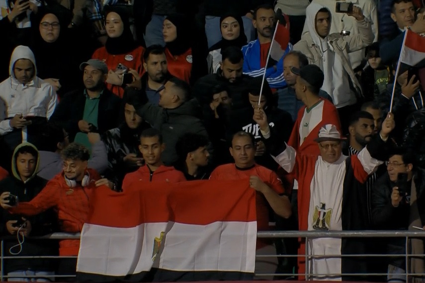 فأل خير على الفراعنة.. من منا لا يتذكر هذا المشجع المتواجد دائمًا خلف مصر في كل بطولات كأس أمم إفريقيا 