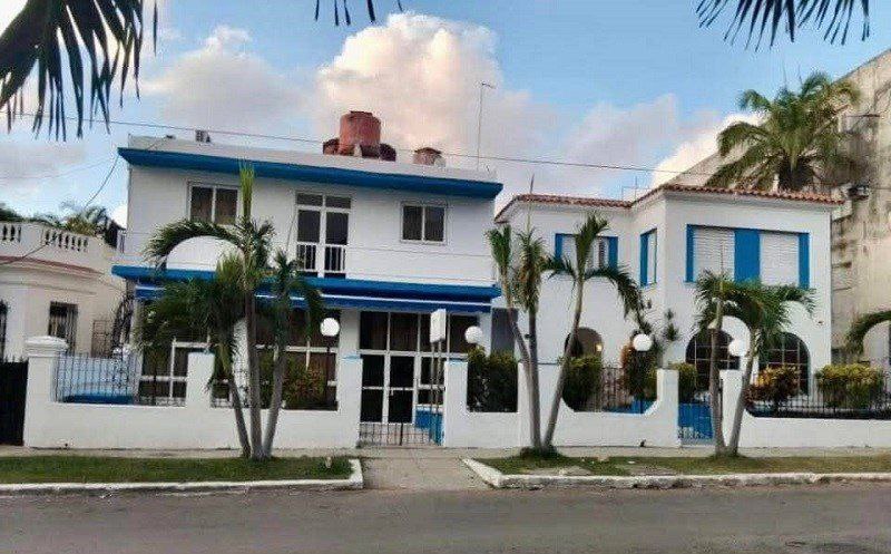 El Instituto de Neurología y Neurocirugía comenzó hoy una consulta especializada para la atención de pacientes con dolencias post-chikungunya, fundamentalmente aquellas asociadas a dolor neuropático, dolores articulares y parestesias.
#CubaPorLaSalud 
<a href="/MINSAPCuba/">Ministerio de Salud Pública de Cuba</a> <a href="/dirariguanabo/">Dirariguanabo</a>