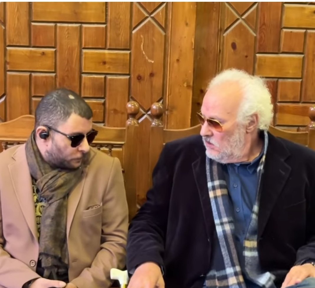 بوابة الوفد بكاء ومواساة.. لحظات مؤثرة بين أحمد الفيشاوي وشقيقه في عزاء والدتهما سمية الألفي 