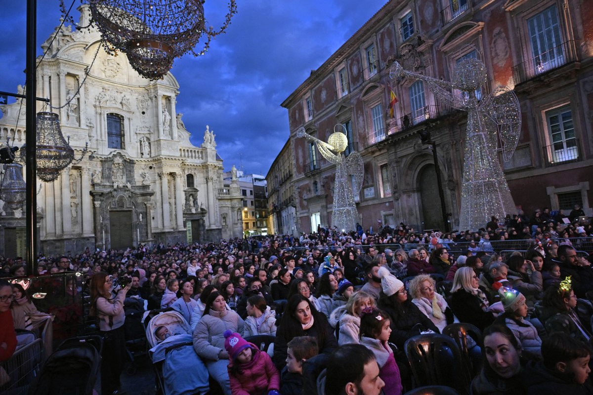 🏠 Papá Noel ya está en su casita, en la calle Basabé, preparada este año como un viaje mágico hasta el Polo Norte✨

Abre sus puertas hasta el 30 de diciembre para recibir a los niños y recoger sus cartas llenas de ilusión.

📅 Día 23: 11:00–13:30 h y 17:00–21:00 h
📅 Día 24: