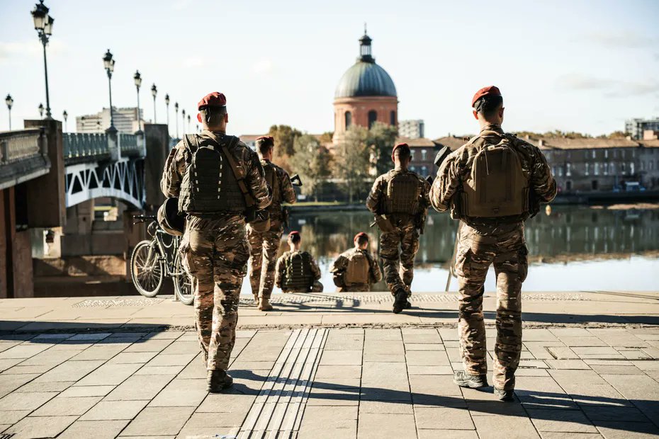 GregoryBaudouin's tweet image. 1er RCP, 1er RHP, 35e RAP Retour du service militaire en France : trois importantes casernes s'apprêtent à accueillir les jeunes volontaires

#35eRAP #1erRCP #1erRHP #11eBP

honneuretpatrie.over-blog.com/2025/12/1er-rc…
