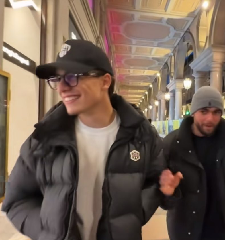 marti 🦦 nell’era spallettiana tweet media