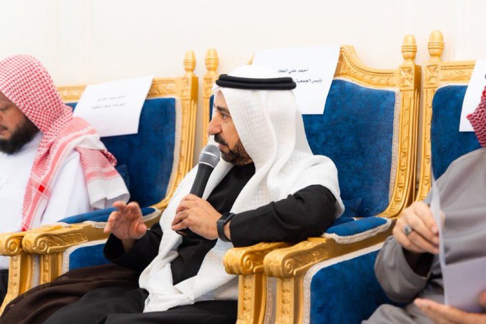 في لقاءٍ مثمر جمع المهندس الشيخ احمد بن علي الكلي، شيخ قبائل الرهوة رائيس جمعية الإسكان بمنطقة الباحة، بمعالي #وزير_الاستثمار المهندس خالد بن عبدالعزيز الفالح وبحضور عددٍ من رجال الأعمال بالمنطقة؛ تم استعراض أبرز تحديات الاستثمار في المملكة عمومًا، وفي منطقة الباحة على وجه