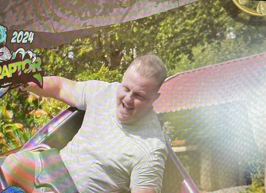 MyLordBebo's tweet image. 🇺🇦 Former Ukranian commander in chief, Zaluzhny's book, First page:
“I will be the last to leave Kyiv. I will not surrender alive.“

Picture shows him in the west now