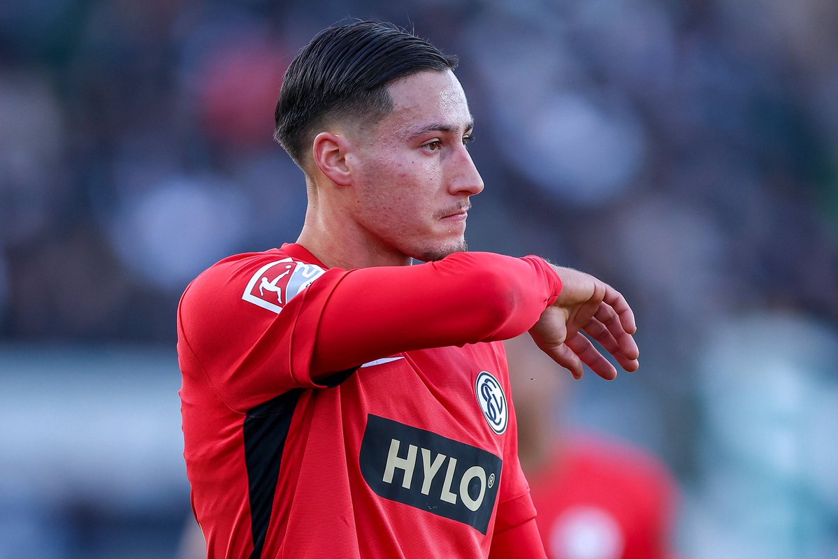 Plettigoal's tweet image. 🚨🐺 VfL Wolfsburg have entered the race for Younes #Ebnoutalib, as @fussballeuropa reports. An official offer has been made to Elversberg worth €10 million (8+2). Elversberg have rejected the bid. 

The player remains in agreement with Eintracht Frankfurt, as previously…