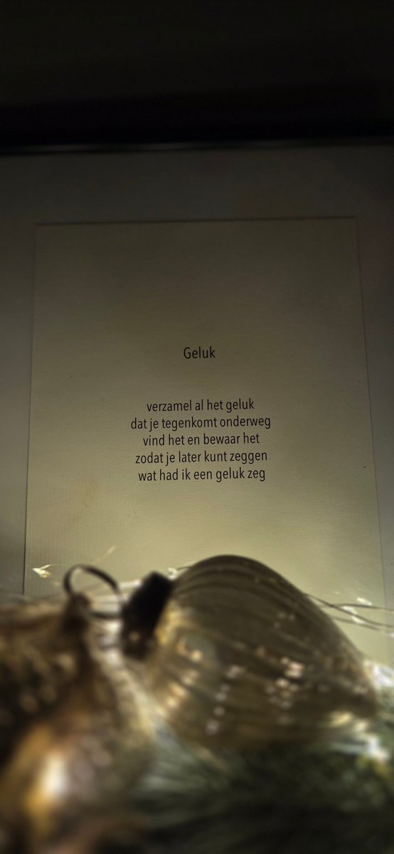 " soms kom je het tegen, 
   soms moet je op zoek,
   soms is het er spontaan,
   maar  zonder geluk kom je   
   nergens"

#overpeinzen